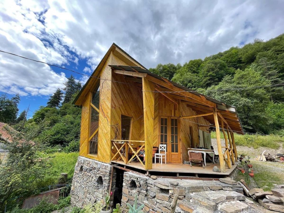 Korsha Guesthouse Roshka Екстериор снимка