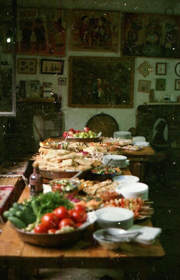 Korsha Guesthouse Roshka Екстериор снимка