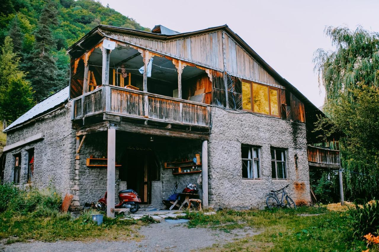 Korsha Guesthouse Roshka Екстериор снимка