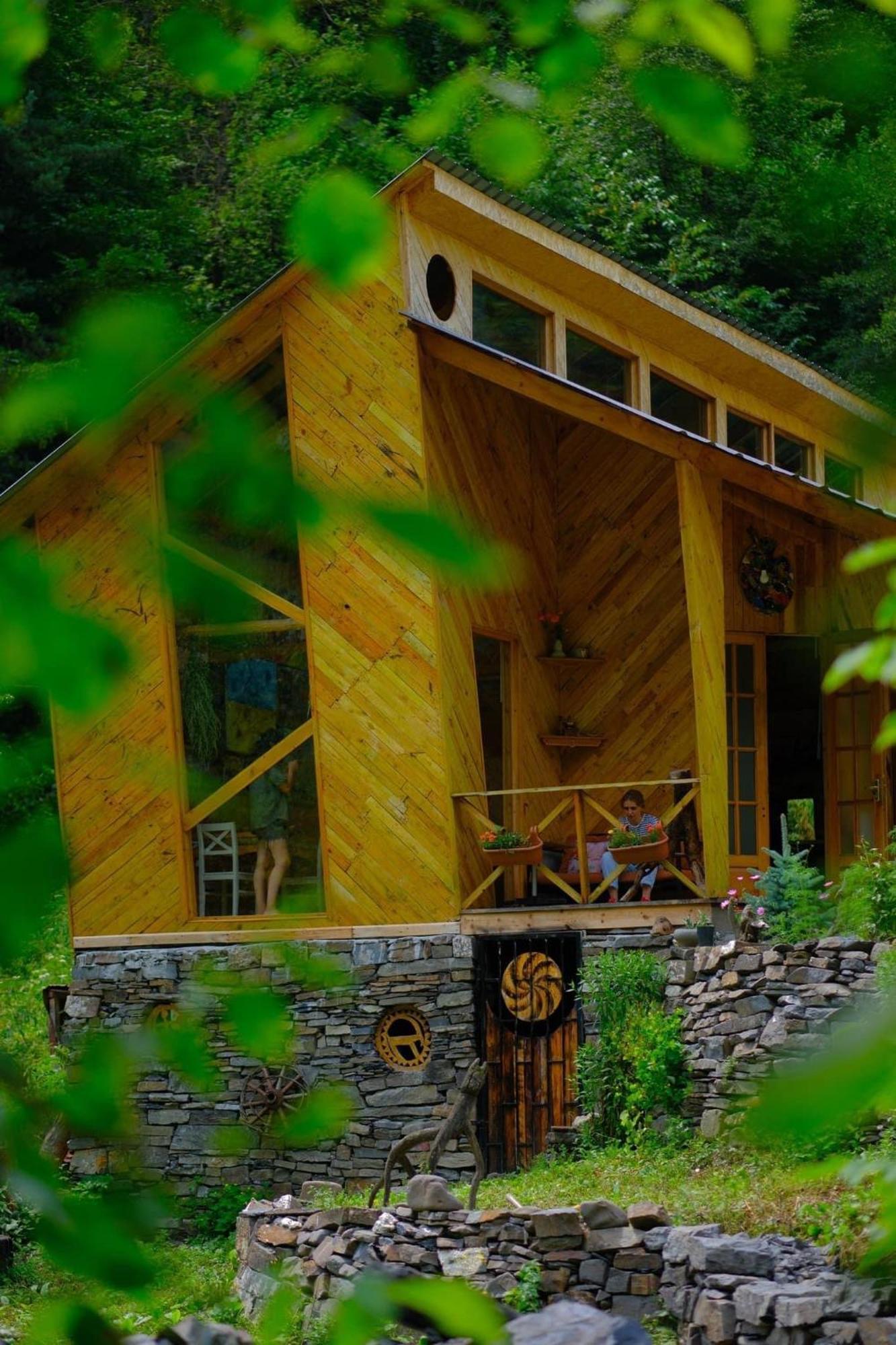 Korsha Guesthouse Roshka Екстериор снимка