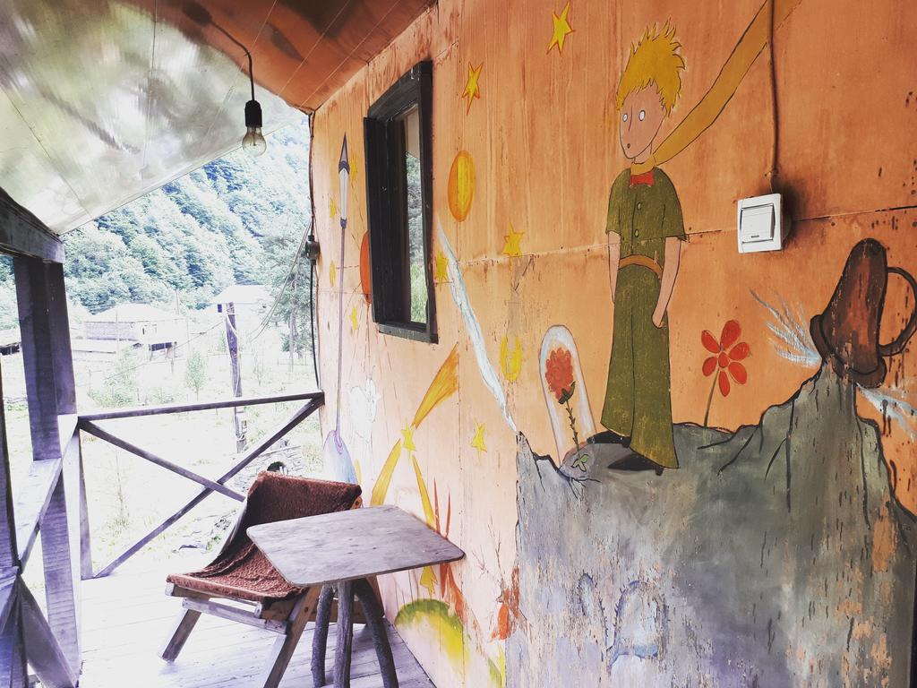 Korsha Guesthouse Roshka Екстериор снимка