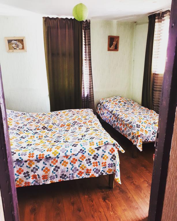 Korsha Guesthouse Roshka Екстериор снимка