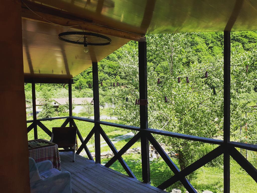 Korsha Guesthouse Roshka Екстериор снимка