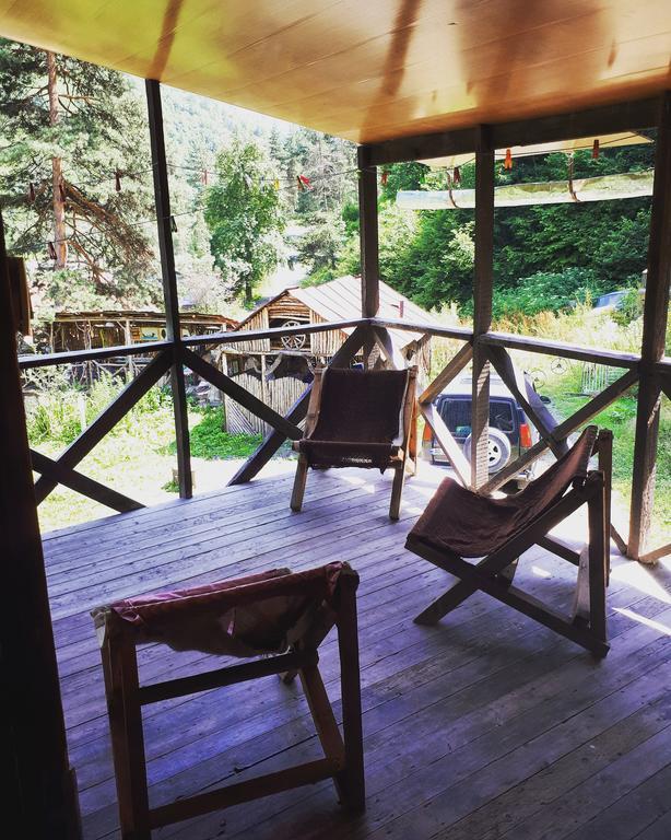 Korsha Guesthouse Roshka Екстериор снимка