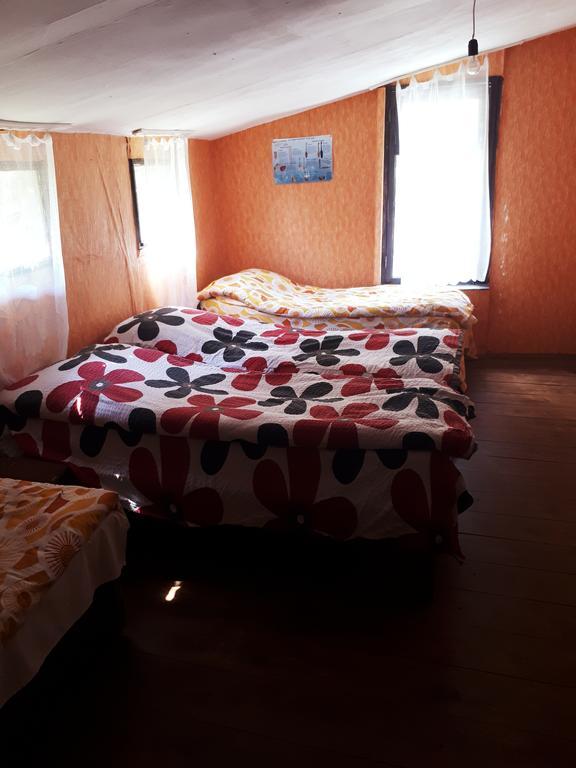 Korsha Guesthouse Roshka Екстериор снимка