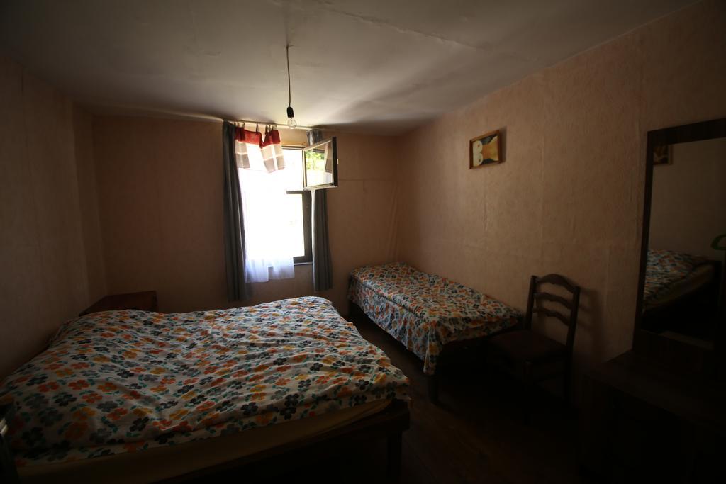 Korsha Guesthouse Roshka Екстериор снимка